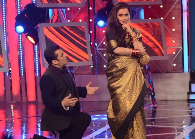 <i>Bigg Boss 8</i>: Rekha, Salman Khan Blame Each Other For Not Getting Married