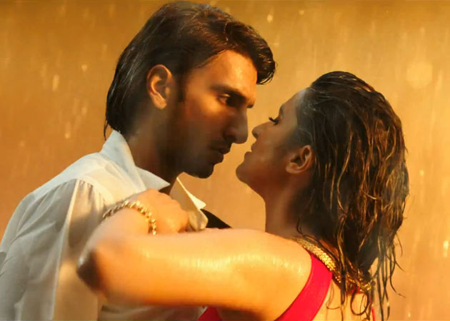 Ranveer Singh's <i>Sajde</i> For Parineeti Chopra in <i>Kill Dil</i>