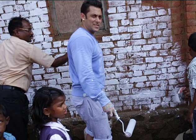 Salman Khan Tags Aamir, Rajinikanth and Omar Abdullah