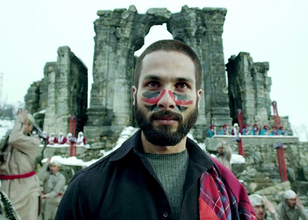 Five Reasons to Watch Shahid Kapoor's <i>Haider</i>
