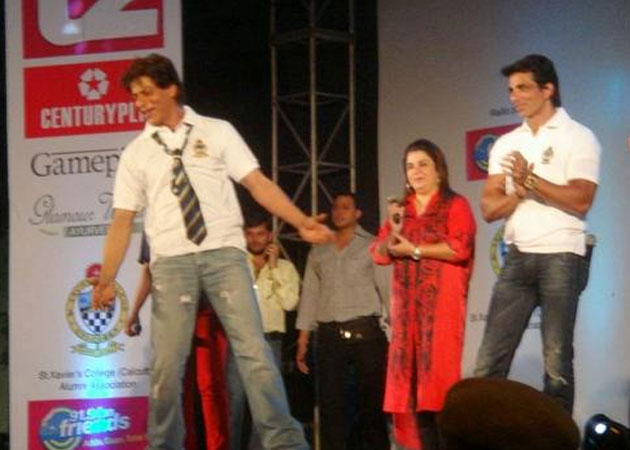 When Shah Rukh Khan Asked <i>Happy New Year</i> Team to 'Feel The Love' in Kolkata