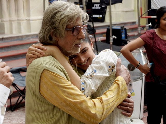 Amitabh Bachchan Wraps Up <i>Piku</i> Shoot, Says Tough Leaving Kolkata