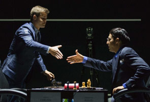 विश्व शतरंज : 11वीं बाजी में विश्वनाथन आनंद को हराकर कार्लसन ने बरकरार रखा खिताब