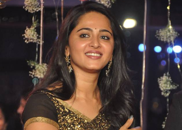 <i>Rudhramadevi</i> Director Plans Surprise Gift For Anushka Shetty