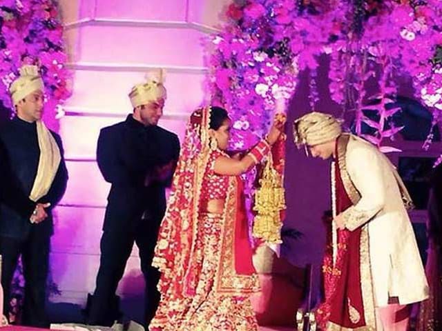 Arpita Khan Marries Aayush Sharma in Big Fat Bollywood Wedding