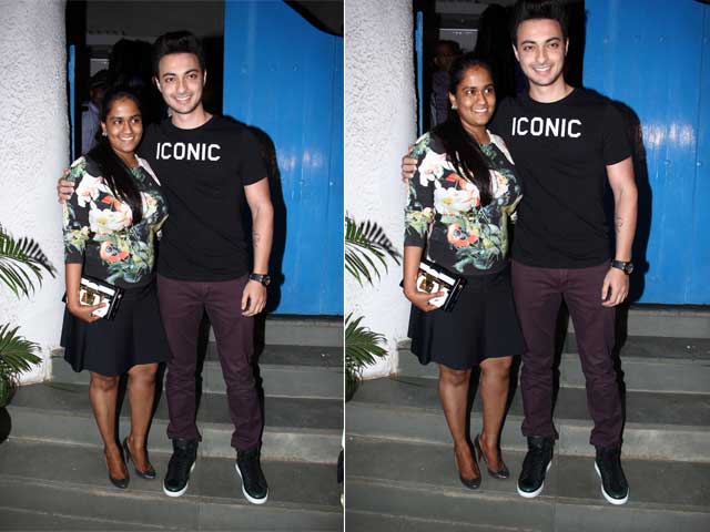 Newly-Weds Arpita, Aayush Sharma Step Out for Dinner Date