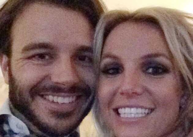 Britney Spears Posts Selfie With New Beau