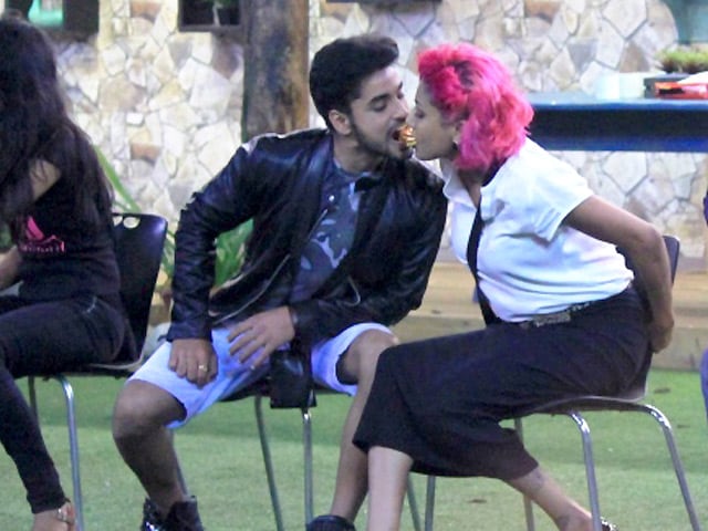 Bigg boss 8 live chat with diandra
