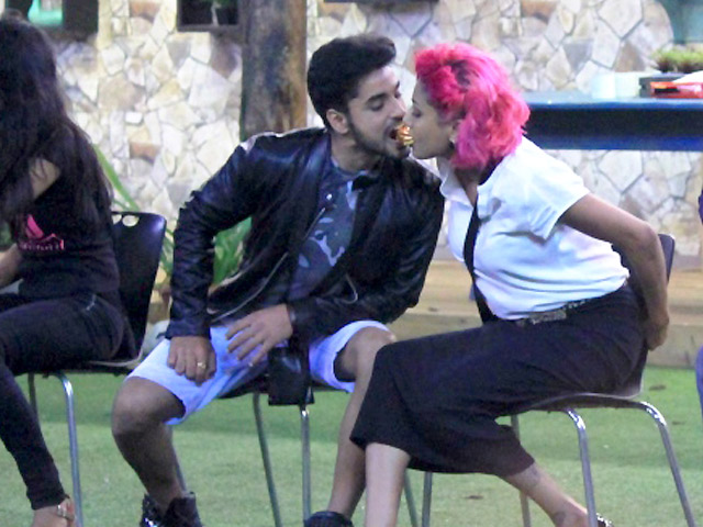 <i>Bigg Boss 8</i>: Cupid Strikes Gautam and Diandra