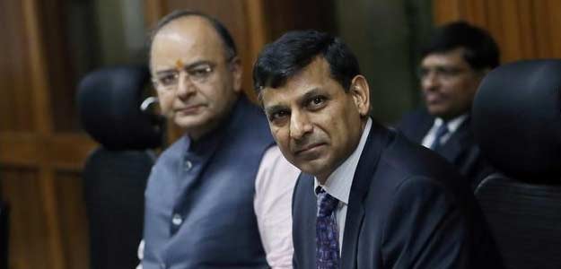 Sensex Posts Biggest Rally in 7 Years As Traders Bet On RBI Rate Cut