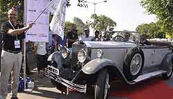 Mercedes-Benz India Holds Classic Car Rally in Mumbai