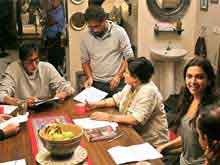 Amitabh Bachchan Lands in Kolkata for <i>Piku</i> Shoot