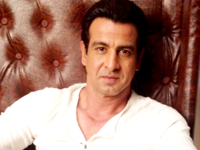 Ronit Roy Denies Doing <i>Everybody Loves Raymond</i> Indian Adaptation