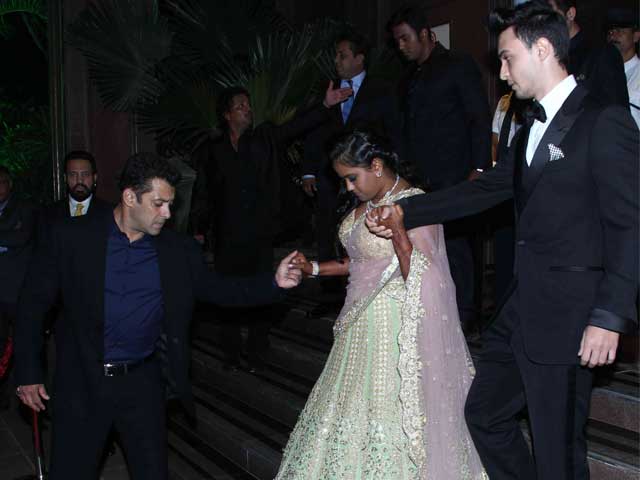 Salman Khan's Sister Arpita's Emotional <i>Bidaai</i>