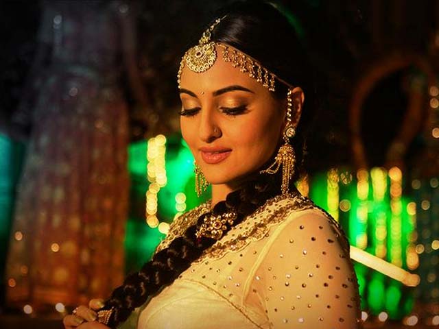 Sonakshi Sinha Lost Oodles of Weight for <i>Radha</i> Song, says Boney Kapoor