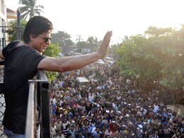 Shah Rukh Khan Hugs the World, Says It's Truly a 'Happy New Year' Shah Rukh Khan Hugs the World, Says It's Truly a 'Happy New Year'