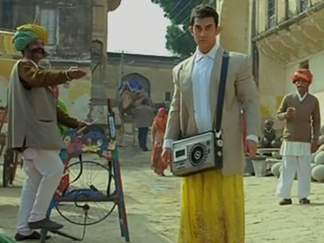 Aamir Khan, Overacting? No! In <i>PK</i> Behind-the-Scenes, Meet the Overactor