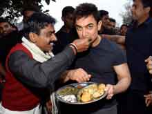 When Aamir Khan Savoured <i>Litti-Chokha</I> at Roadside <i>Dhaba</i>