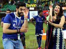Aishwarya Rai Bachchan Gets a 'Snakes Dance' Lesson From Husband Abhishek