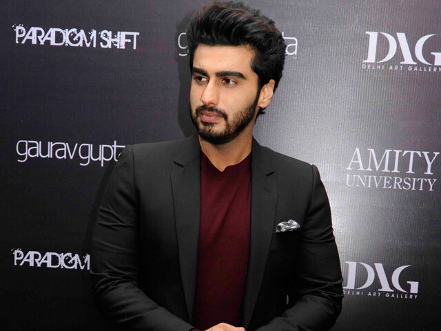 Arjun Kapoor nails the all-black look as he gets papped at the