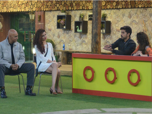 <i>Bigg Boss 8</i> Scoop: Contestants Turn Reporters to Fish For Inside Information