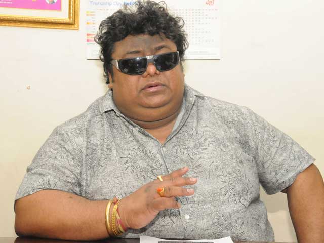 <i>Chakri</i>, Popular Telugu Music Director, Dies at 40