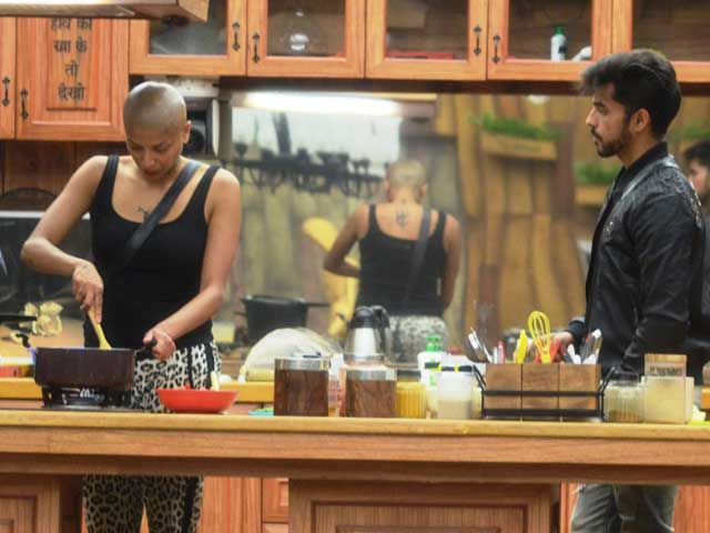 <i>Bigg Boss</i>: "It's Complicated" Between Gautam and Diandra