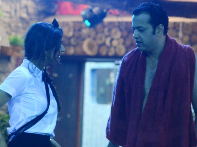 <i>Bigg Boss</i>: Even Closer Encounter Between Dimpy, Ex-Husband Rahul Mahajan Coming up?