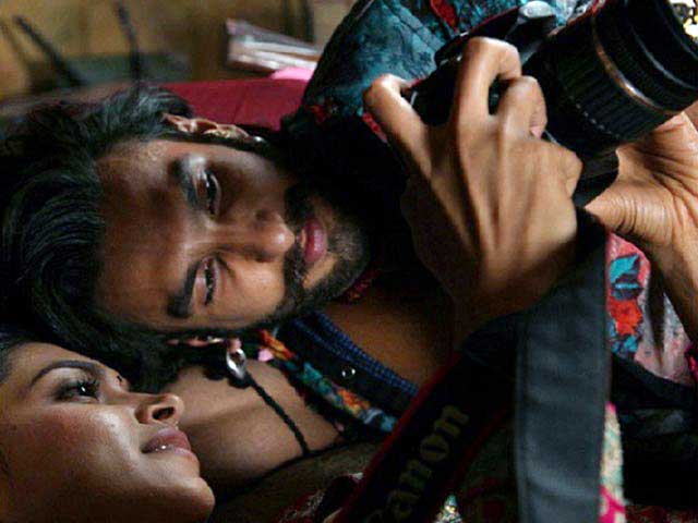 This Pic of Ranveer Singh and Deepika Padukone Hints at the Rumoured Romance
