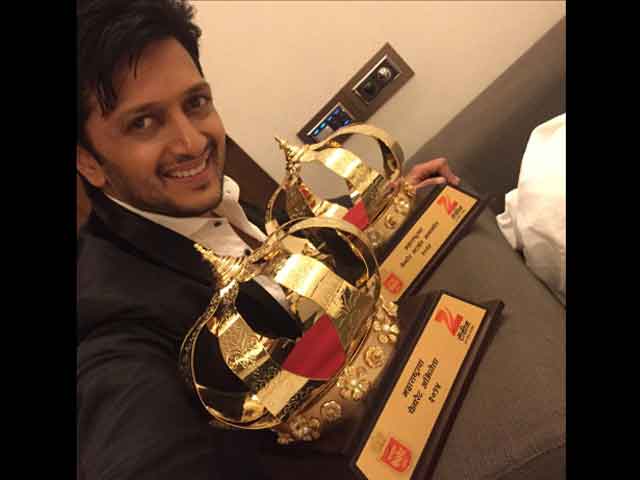 Riteish Deshmukh Dedicates <i>Lai Bhaari</i> Awards to Father, Newborn Baby