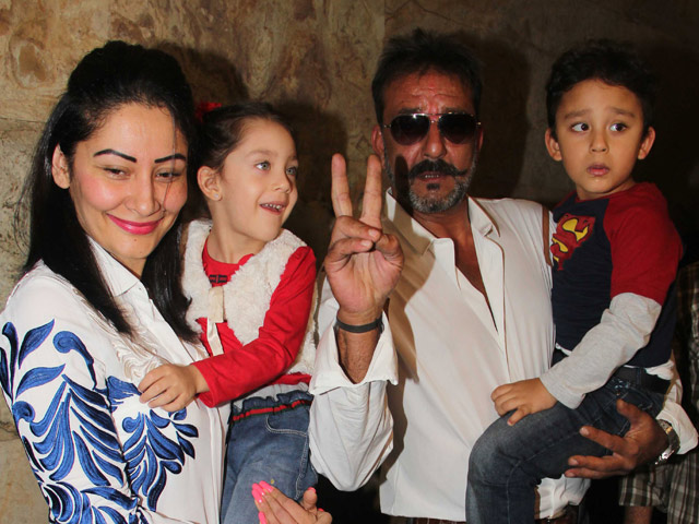 Out on Parole, Sanjay Dutt Watches <i>PK</i> With Family