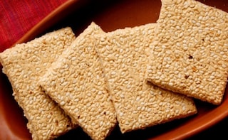 Make 2-Ingredient Amaranth Chikki This Winter For Your Weight Loss Or Diabetes Diet