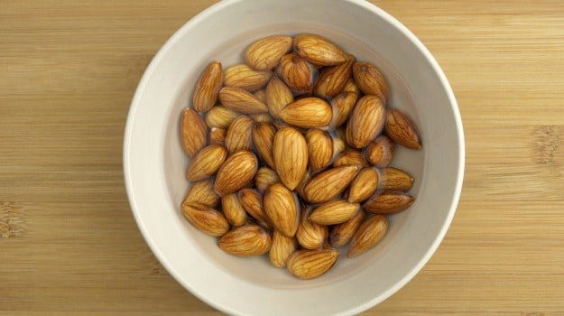 almonds in a bowl