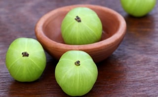 Amla: Fight Off Cough, Ulcers and Constipation With this Desi Superfood