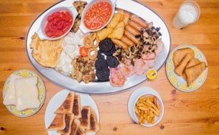 Britain's Biggest Breakfast - 59 Items & 8000 Calories!