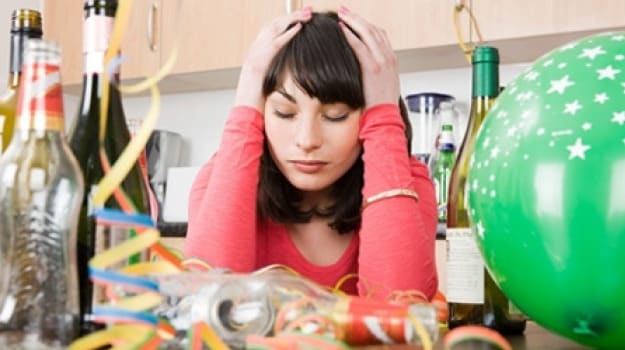 पार्टी करने के बाद हो गया है हैंगओवर तो अपनाएं ये घरेलू नुस्खे, सिरदर्द से तुरंत मिलेगी राहत पार्टी करने के बाद हो गया है हैंगओवर तो अपनाएं ये घरेलू नुस्खे, सिरदर्द से तुरंत मिलेगी राहत