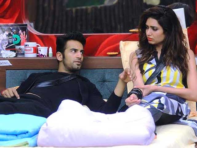 On <i>Bigg Boss</i>, Upen Patel Proposes to Karishma Tanna