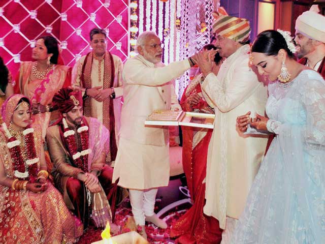 Modi dress shop for marriage