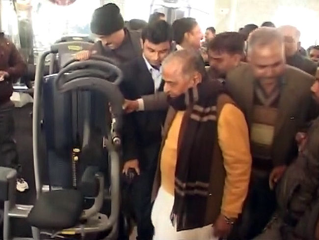 मुलायम सिंह यादव ने किया बेटे के जिम का उद्घाटन, यूपी का सबसे बड़ा जिम