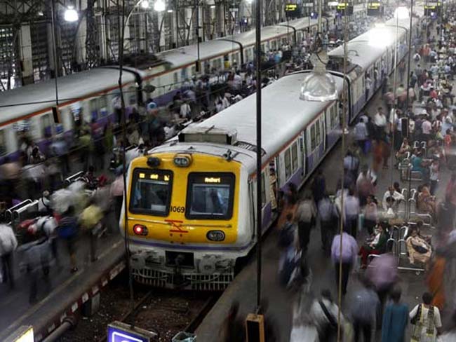 जल्द मिलेगी 'मुंबई की लाइफलाइन' में ठंडक, एसी होंगी लोकल ट्रेनें