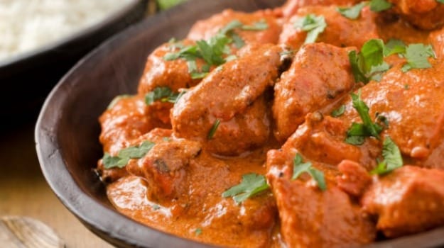 How To Make Amritsari Murgh Makhani - A Scrumptious Chicken Curry Recipe That Screams Indulgence