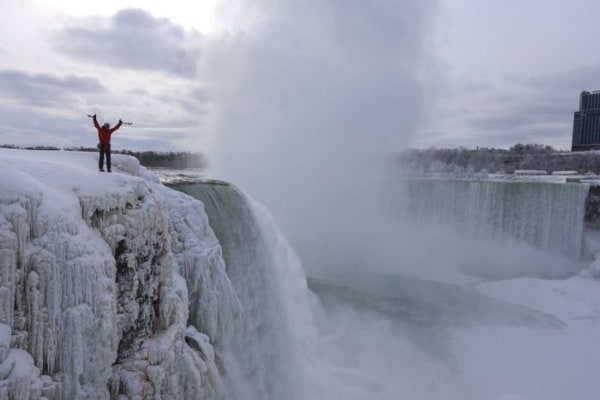 Adventurer Couldn't Let Go of the Opportunity of Climbing the Frozen Niagara Falls, Creates History