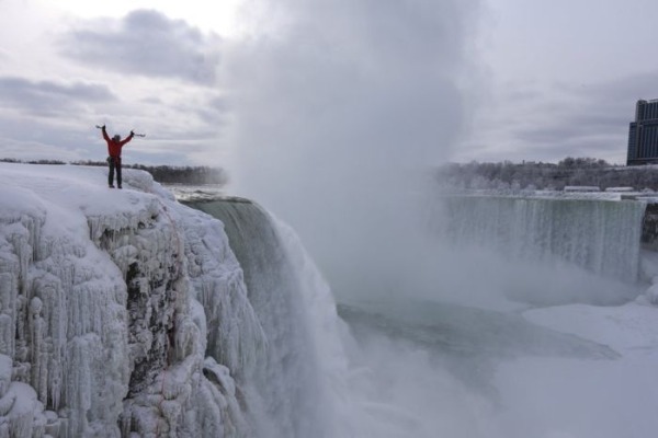 Adventurer Couldn't <i>Let Go</i> of the Opportunity of Climbing the Frozen Niagara Falls, Creates History