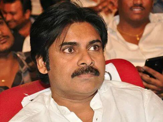 Pawan Kalyan's Fan Attacked at <i>Gopala Gopala</i> Music Launch Event