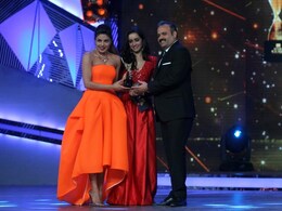 स्टार गिल्ड अवॉर्ड समारोह में मची 'पीके' की धूम, शाहिद-प्रियंका चुने गए बेस्ट एक्टर स्टार गिल्ड अवॉर्ड समारोह में मची 'पीके' की धूम, शाहिद-प्रियंका चुने गए बेस्ट एक्टर