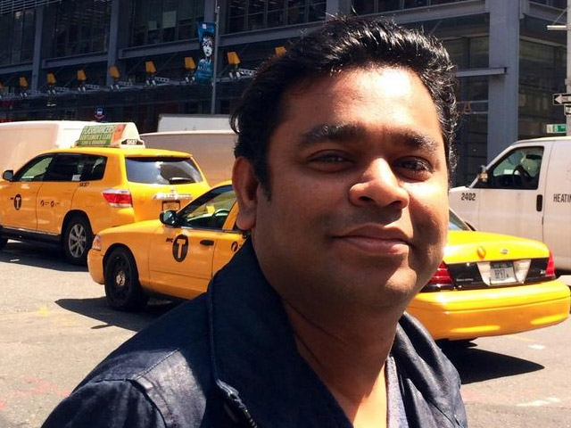 AR Rahman Gives <i>I</i> Tickets to Doctors