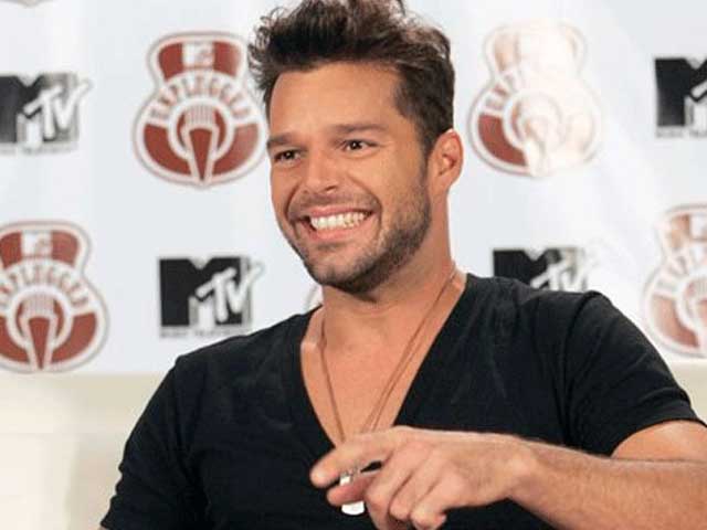 Ricky Martin's Picture From 'Heaven' Proves He's Not Dead