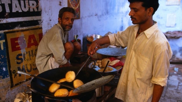 The Foodie Traveller: Breakfast With the Faithful in Varanasi, India