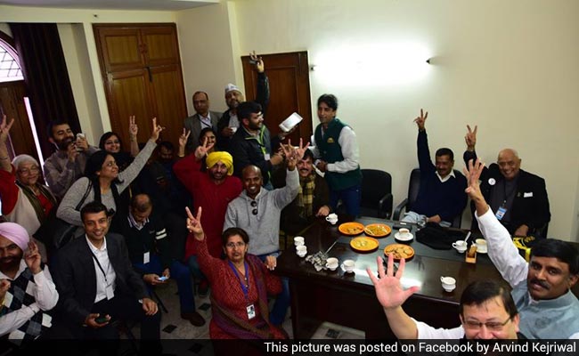 शुंगलू समिति की रिपोर्ट : केजरीवाल सरकार का आम आदमी पार्टी को दफ्तर देना अवैध