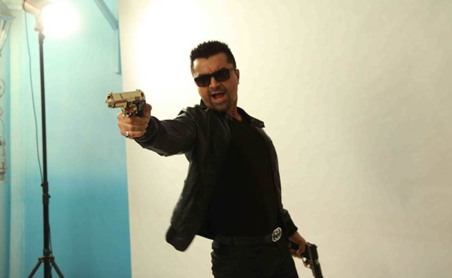 प्रतिबंधित ड्रग्स रखने के मामले में फंसे 'बिग बॉस' के कंटेस्टेंट, एजाज खान आज कोर्ट में होंगे पेश प्रतिबंधित ड्रग्स रखने के मामले में फंसे 'बिग बॉस' के कंटेस्टेंट, एजाज खान आज कोर्ट में होंगे पेश